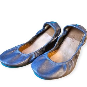 ✨ Tieks Slip-On Ballet Flats – Metallic Silver/Grey Leather ✨